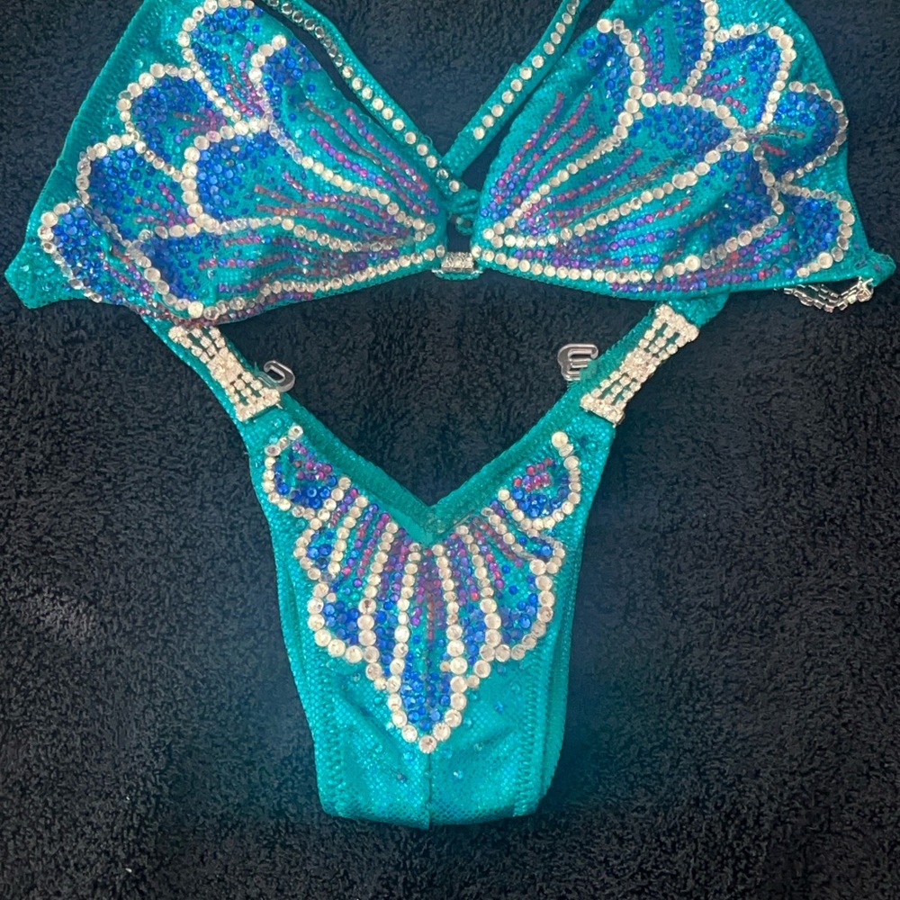 IFBB/NPC Turquoise Sequin Embellished Figure Competition Suit